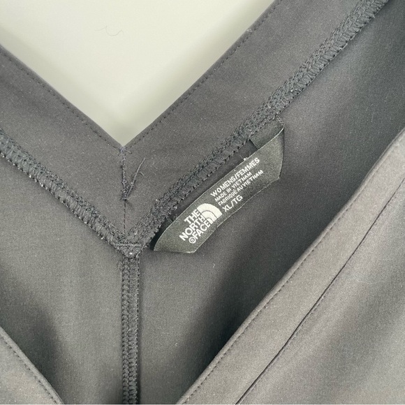 The North Face Women’s Black Sleeveless Jumpsuit Button Front V Neck Size XL - Picture 8 of 12